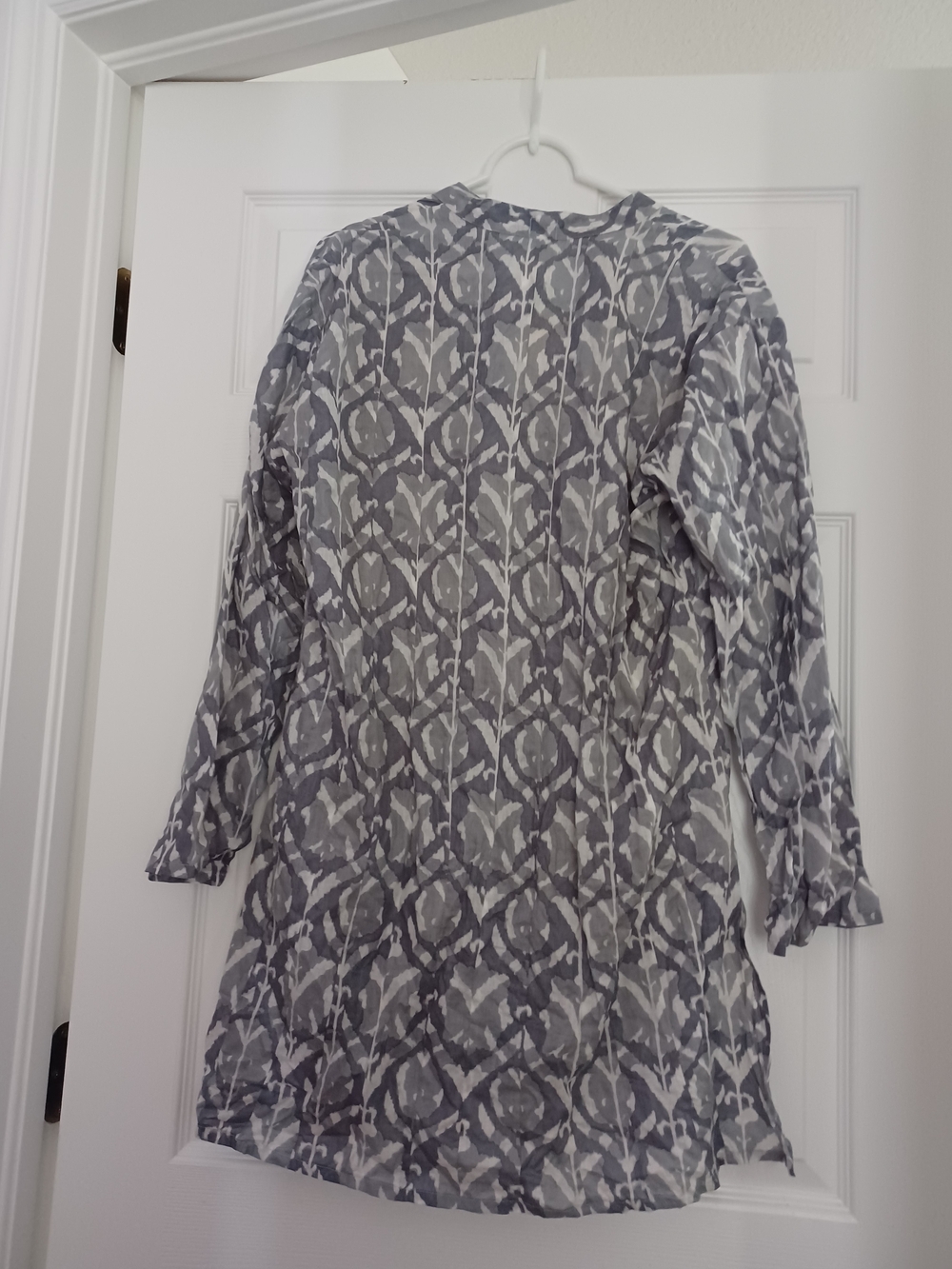 Dolma Womens Size XL NWT Button-Front Gray Patterned V-Neck Tunic - Picture 6 of 10